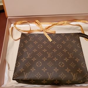 Louis vuitton toiletrie 26